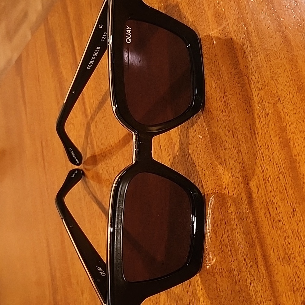 Quay Fools Gold Sunglasses 👓